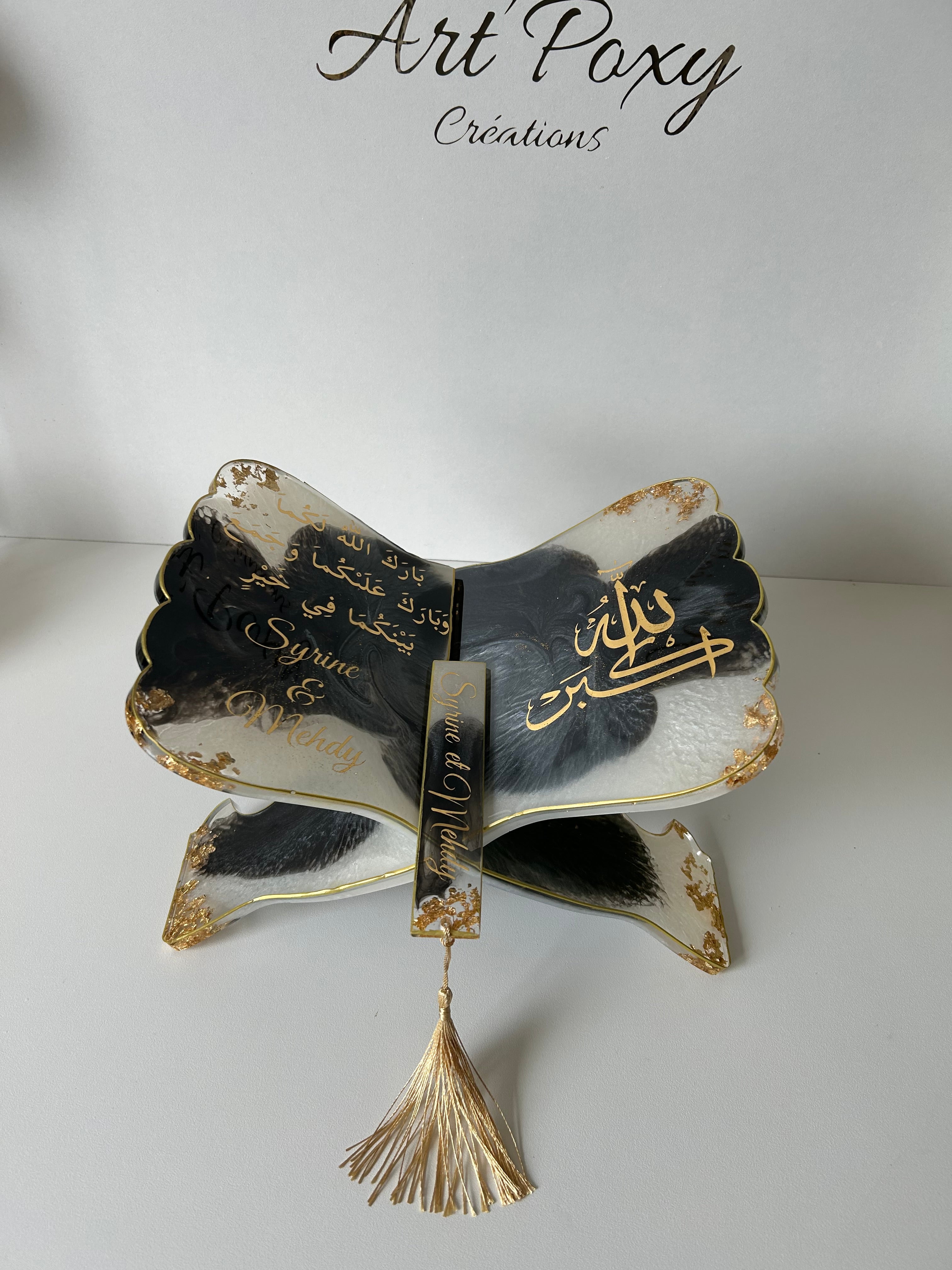 Le Support de Coran – { Noir et Blanc  }