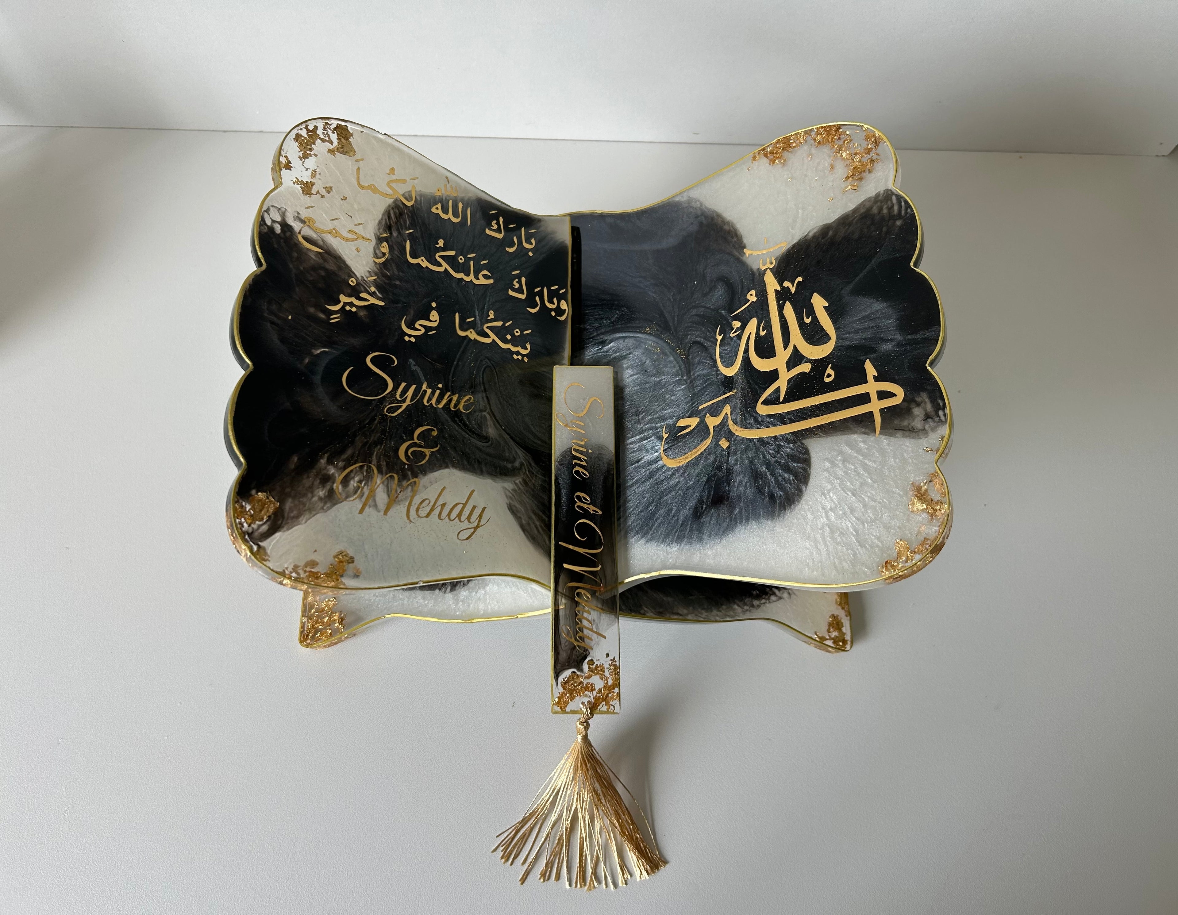 Le Support de Coran – { Noir et Blanc  }