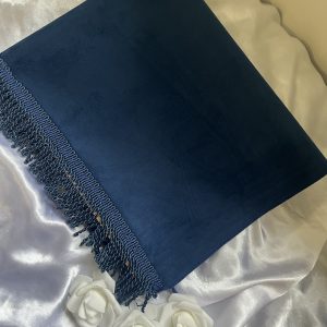 Tapis frange bleu foncé