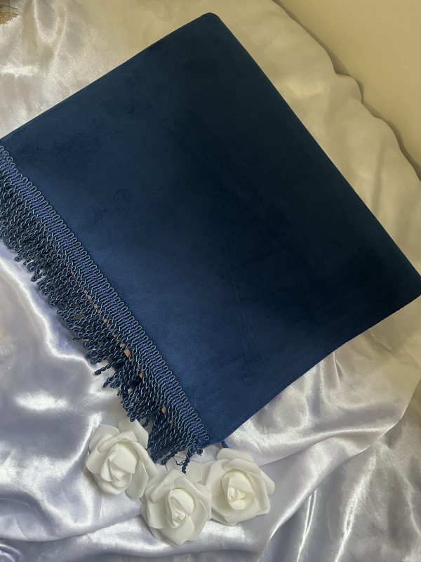 Tapis frange bleu foncé